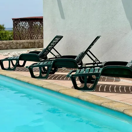 Lägenhet Awesome In With Swimming Pool